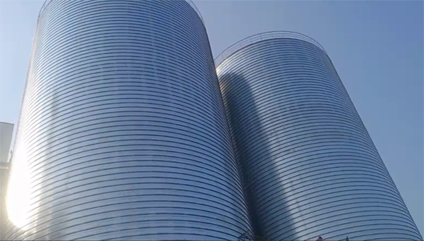 路南2座混凝土高架卷板仓